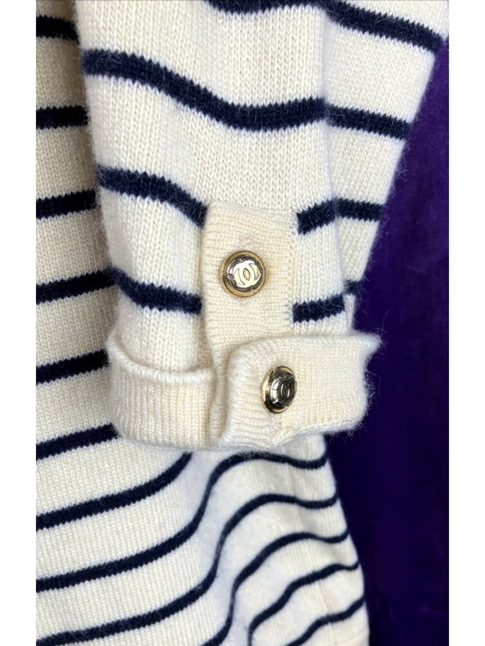 S M Vintage Chanel Cream & Black Breton Stripe Cashmere Cardigan Logo Buttons - Picture 7 of 8